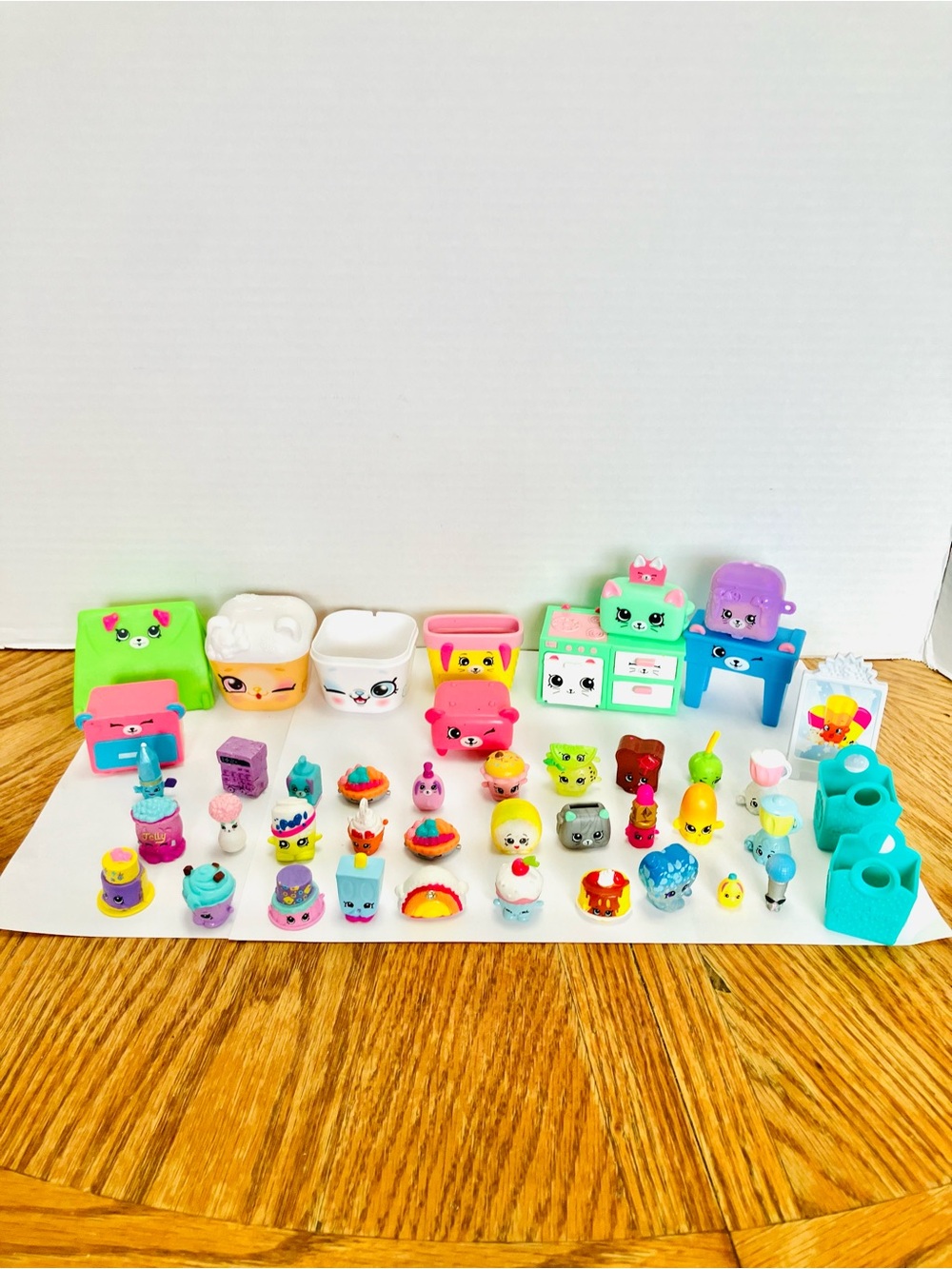 Shopkins Mini Figures/Furniture Mixed Lot(30+) Moose Assorted Series